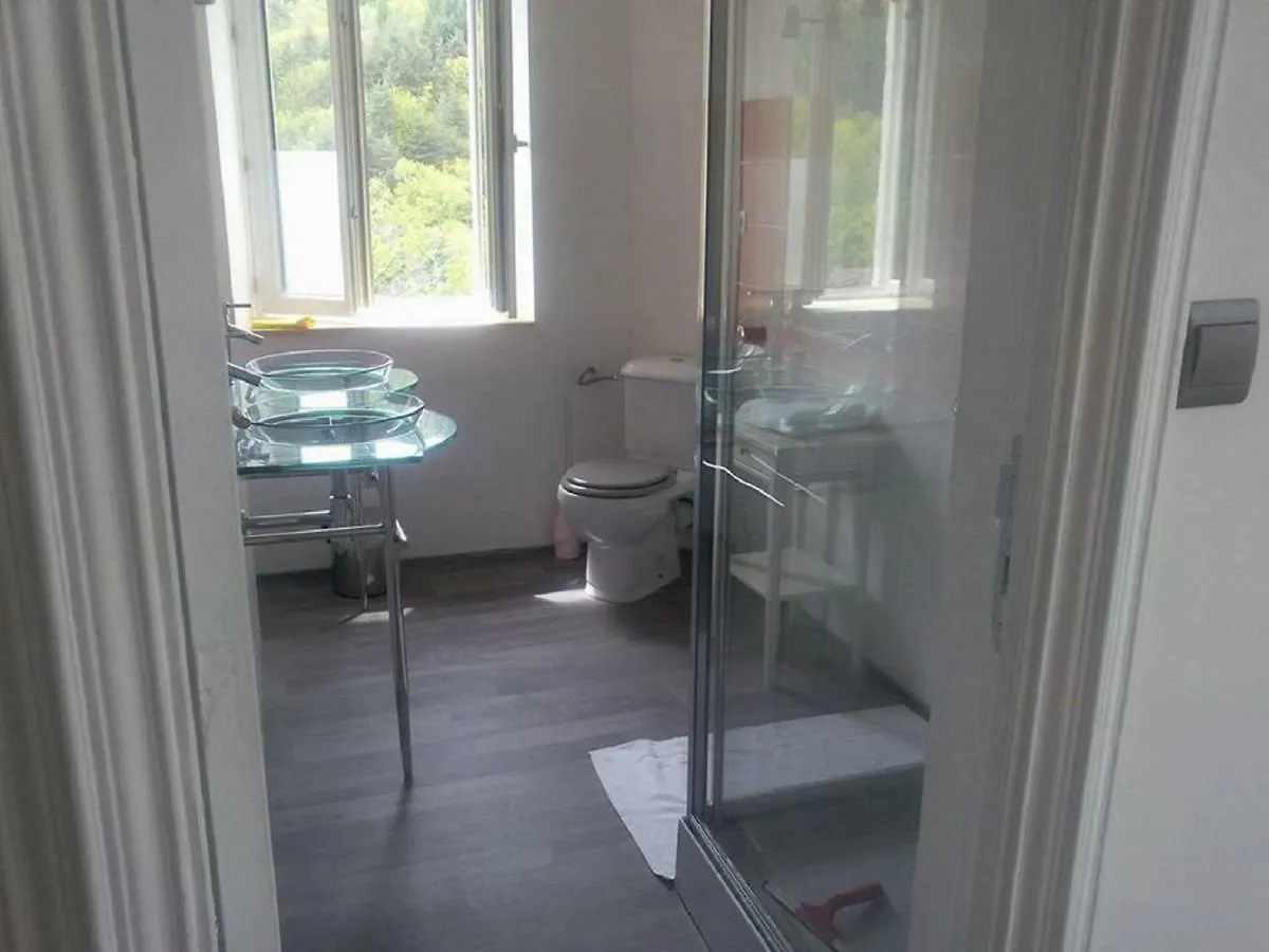 Holiday home Un Petit Coin De Paradis Gluiras