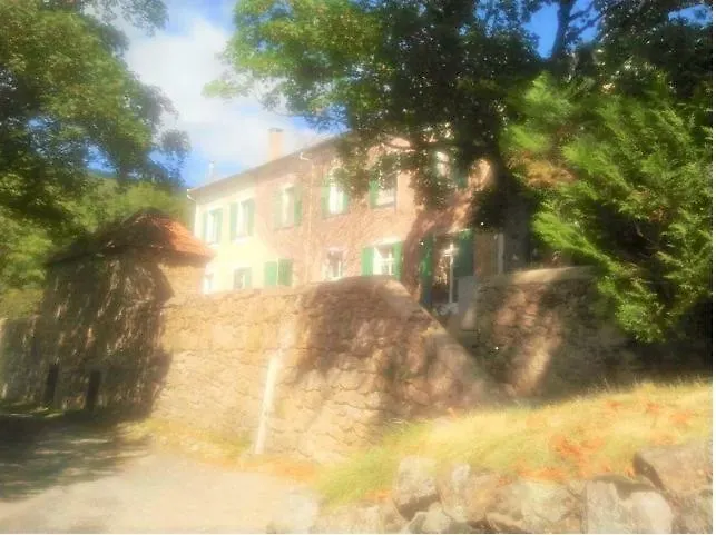 Holiday home Un Petit Coin De Paradis Gluiras